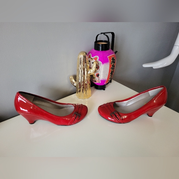 Me Too Red Wedges, GUC, Size 6 - Picture 5 of 8